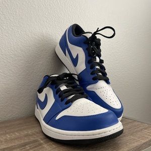 Royal blue low jordan’s